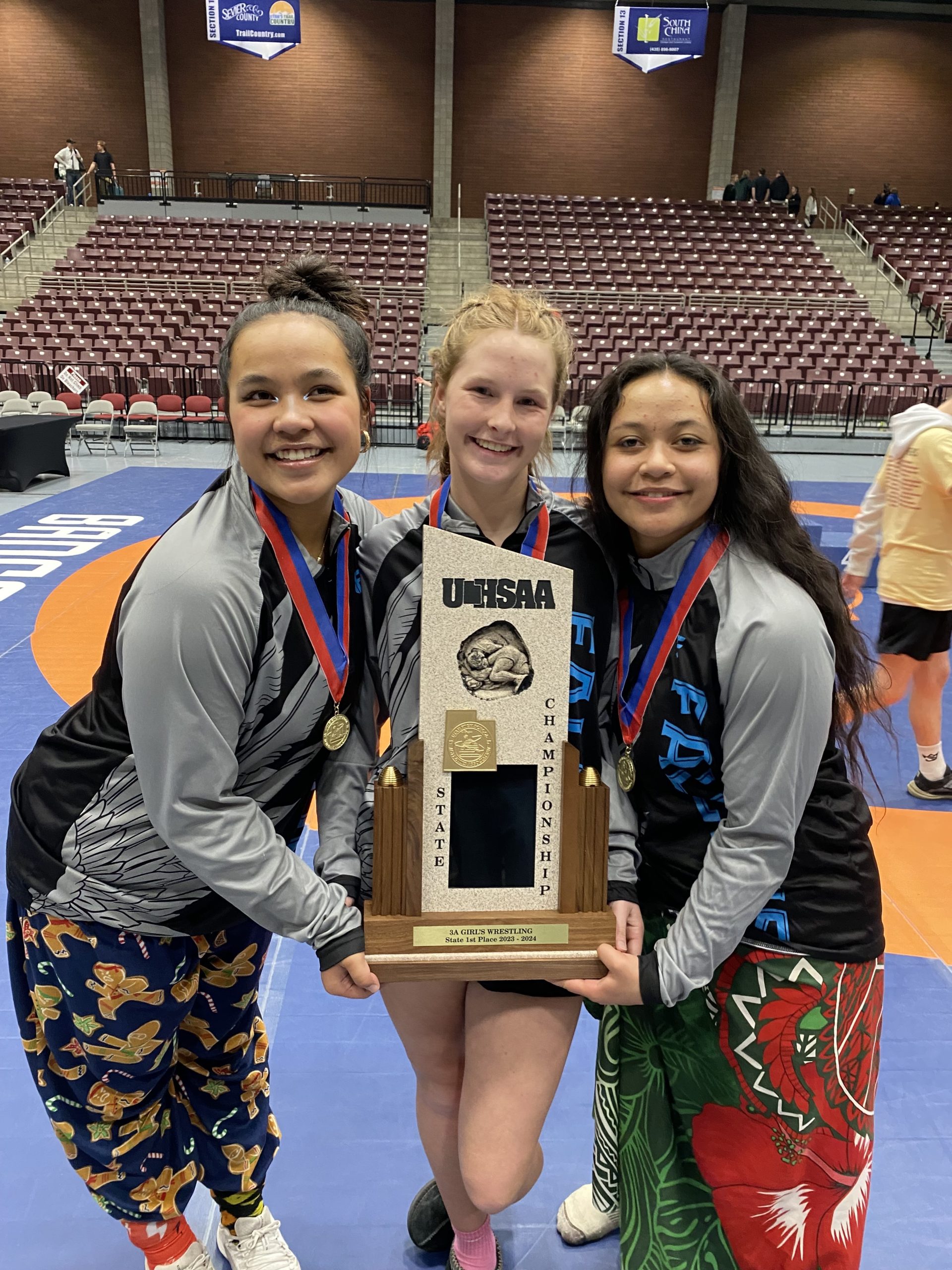 canyon-view-girls-grapple-their-way-to-school’s-1st-ever-state-wrestling-title