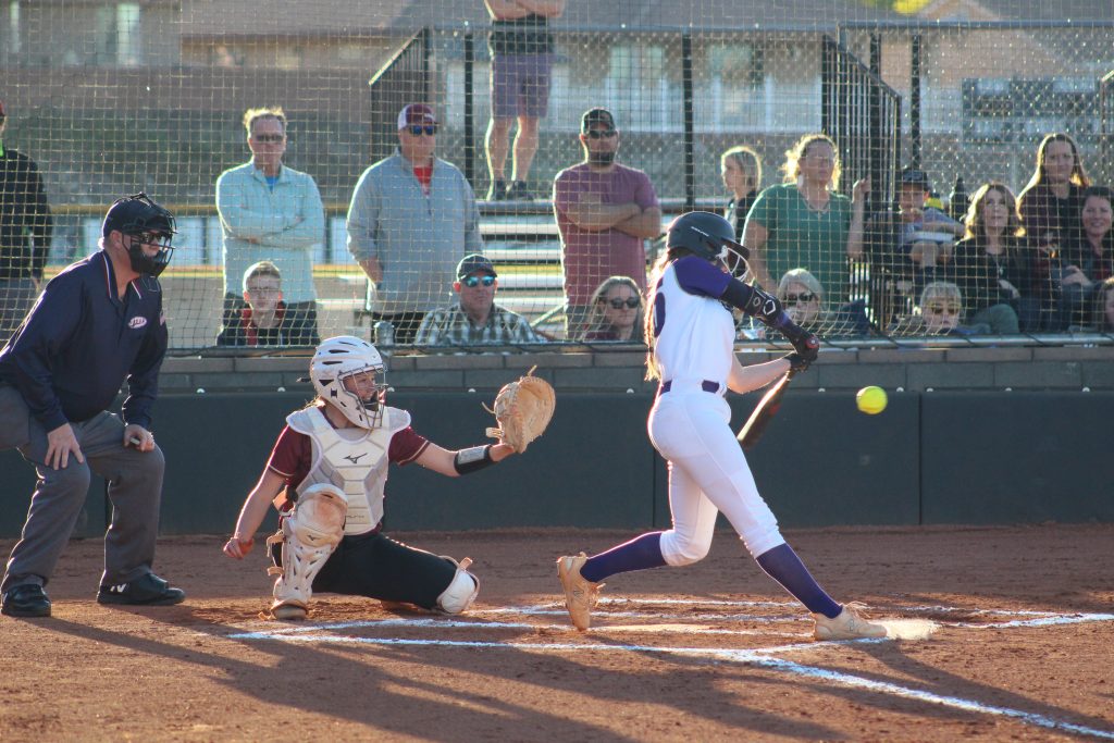 region-9-softball:-thunder-booms-more-homers,-win-again;-mustangs,-panthers-also-triumph